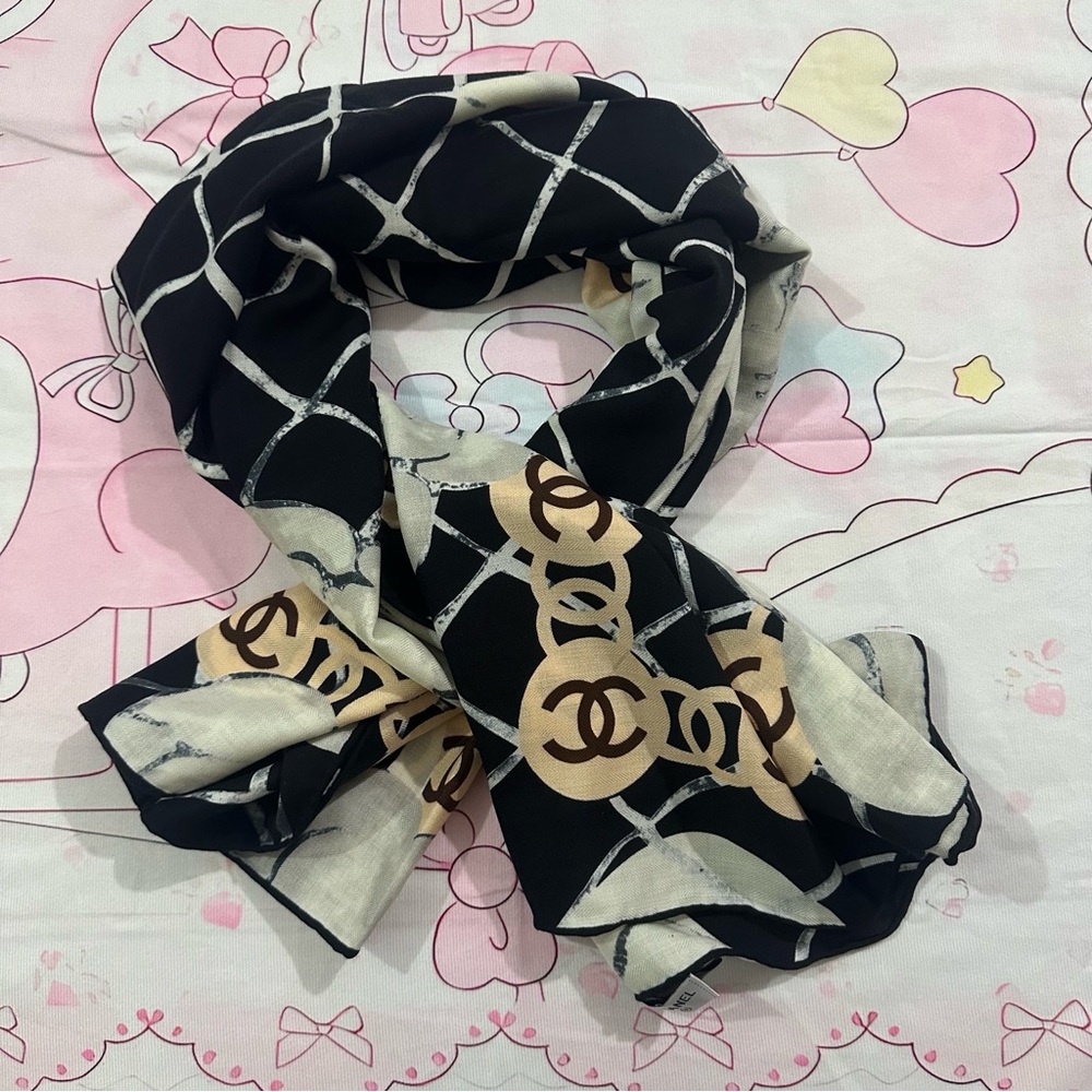 CHANEL Black And White Quilted Camellia Shawl